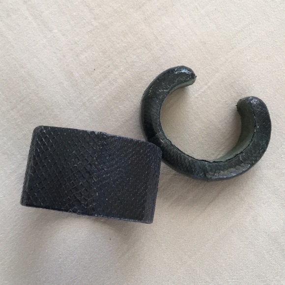 2 bracelets - Picture 3 of 6